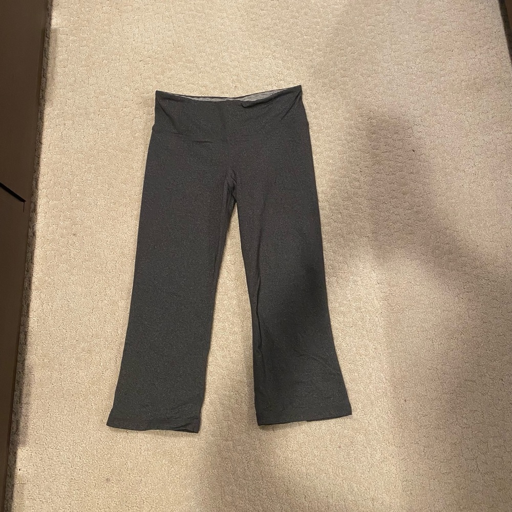 Lululemon grey capris/cropped yoga pants. Size 6!